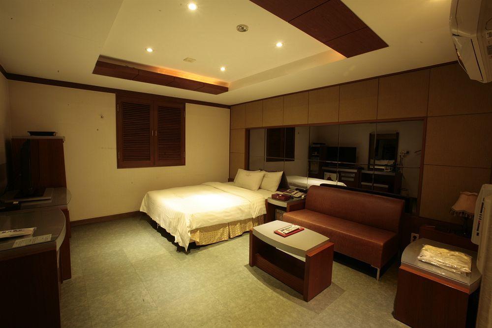 Reborn Suwon Silkroad Hotel Εξωτερικό φωτογραφία