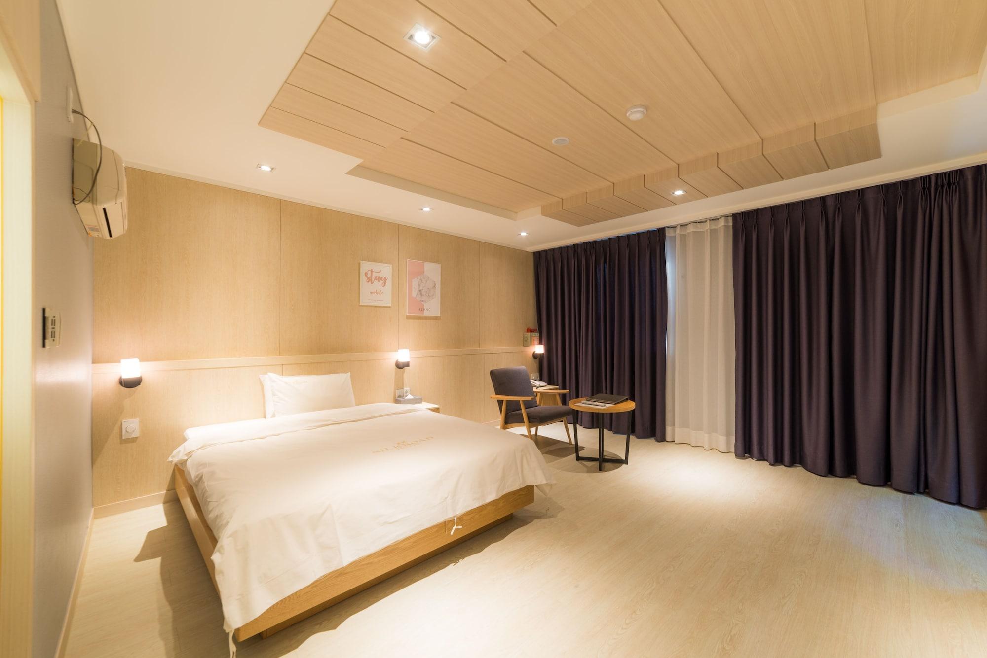 Reborn Suwon Silkroad Hotel Εξωτερικό φωτογραφία