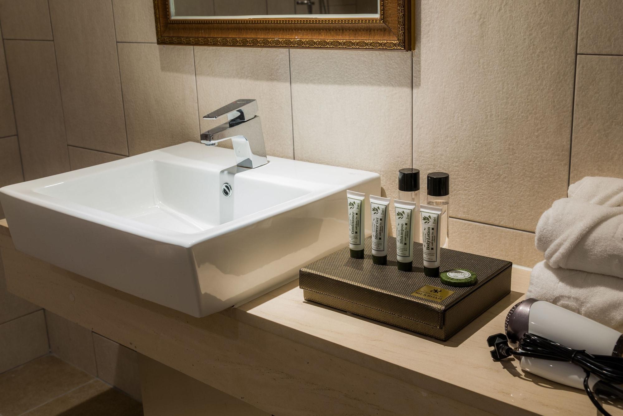 Reborn Suwon Silkroad Hotel Εξωτερικό φωτογραφία