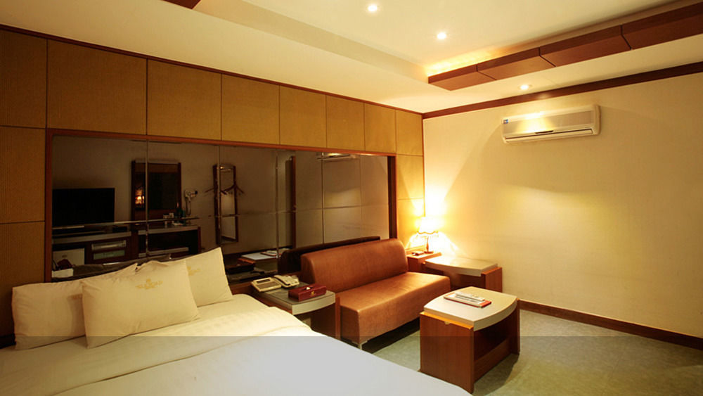 Reborn Suwon Silkroad Hotel Εξωτερικό φωτογραφία