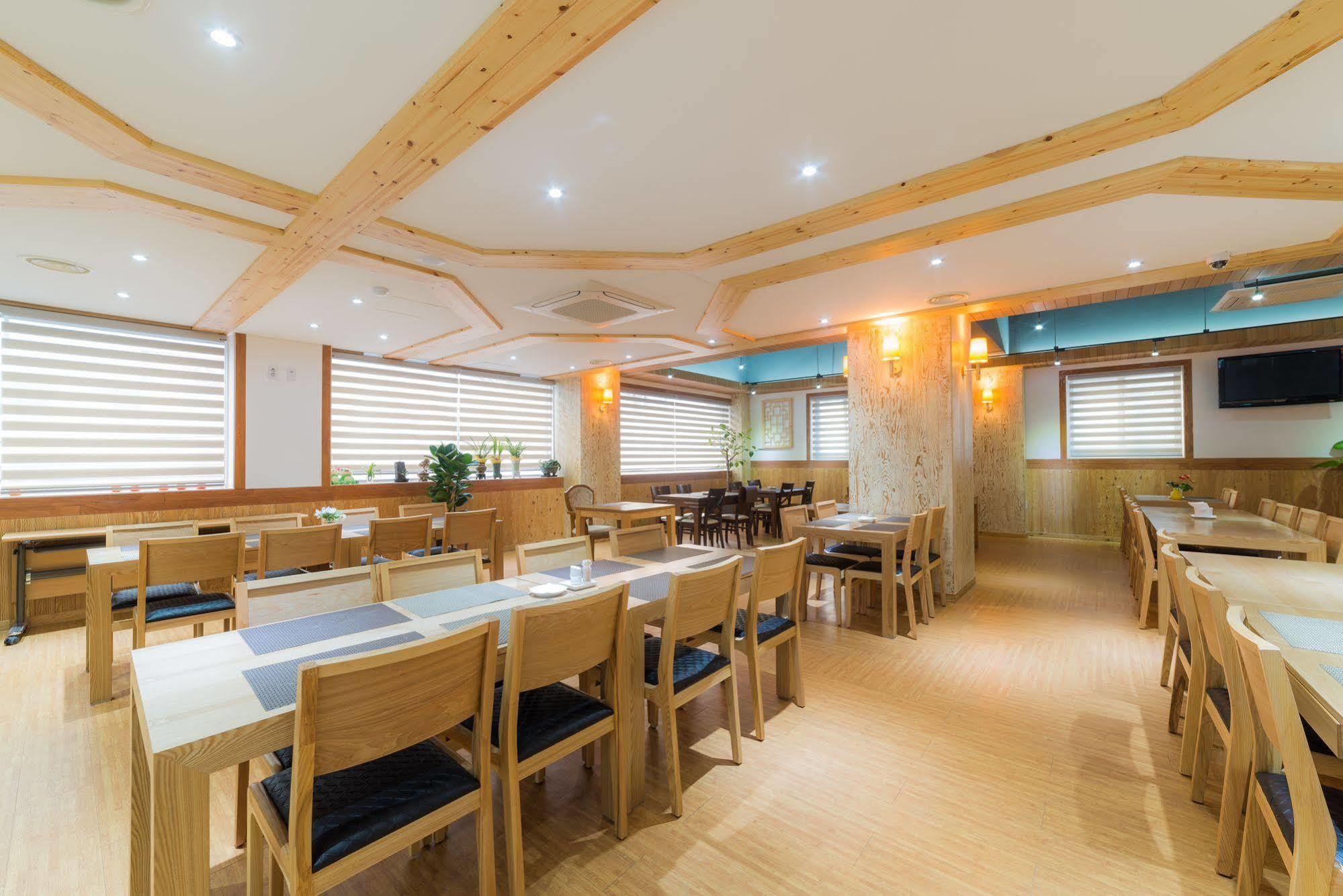 Reborn Suwon Silkroad Hotel Εξωτερικό φωτογραφία