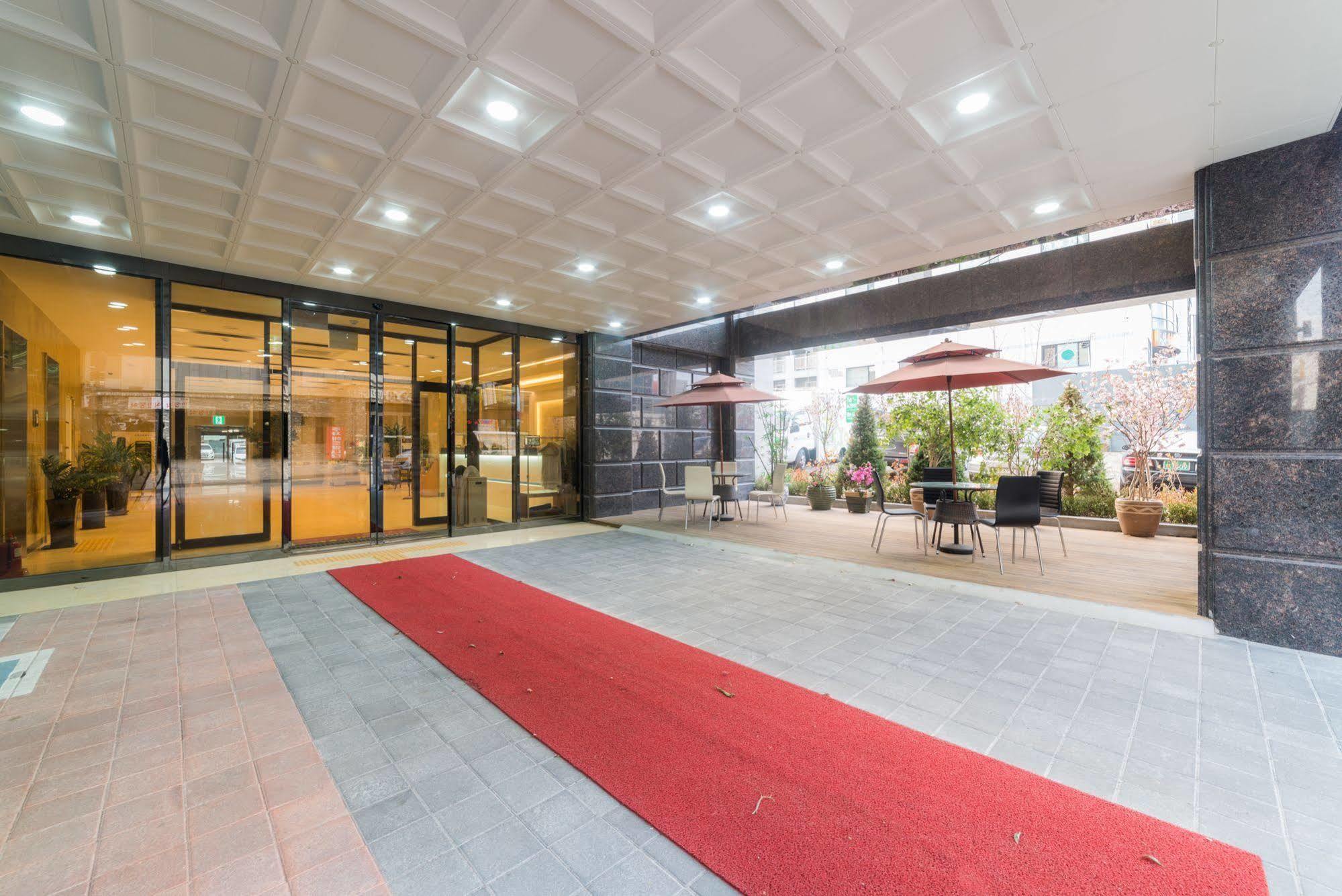 Reborn Suwon Silkroad Hotel Εξωτερικό φωτογραφία